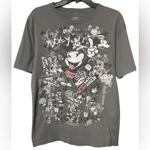Disneyland Walt Disney World Mens Mickey Mouse Through The Years Shirt Medium